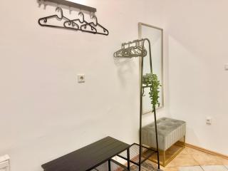 Spacious Ground Floor Apartment near Center - 7