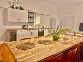 Spacious Ground Floor Apartment near Center - 0