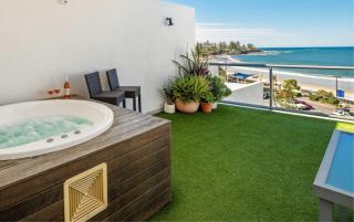 Top Floor Unit With Private Rooftop Terrace - 8