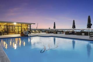 Spacious 2BR in CBD Pool Gym Parking Zodiak Stays - 6