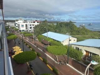 Galapagos Apartments - Bay View House - 7