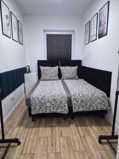 Różana Piątka ul Oporowska 22 A - 0