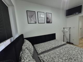 Różana Piątka ul Oporowska 22 A - 9