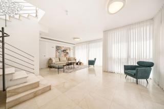 Insane 5BR Luxe Penthouse with Jacuzzi by the Shuk - 4