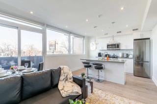 Bright & Inviting 3BR Hotel near High Park - 3