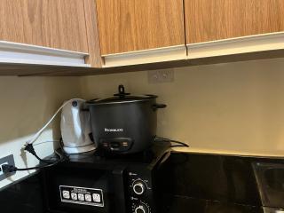 Petfriendly Suit with Balcony Bayview, City View, with Netflix, Fast Wifi, Free Pool Access, Gym and Sauna Near Airport, MOA, Star City, PICC, CCP WFH ready - 5