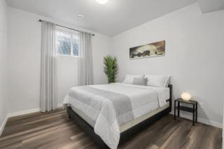 Bright 2BR Suite Near YYC & Mall - 9