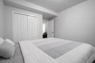 Bright 2BR Suite Near YYC & Mall - 1