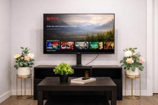 Bright 2BR Suite Near YYC & Mall - 0