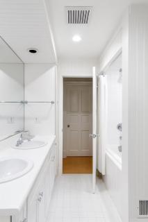 Luxury 7-Bedroom Villa with Pool in Glen Head - 6