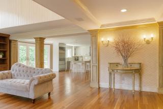 Luxury 7-Bedroom Villa with Pool in Glen Head - 1