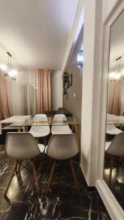 133 Sokratous, Black marble. - Athen - 5