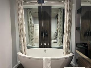 Tavistock House-Parking-Sleeps 7-Central - 6