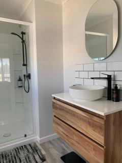 Seaview on Sealy Apartment - 6