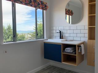 Seaview on Sealy Apartment - 2