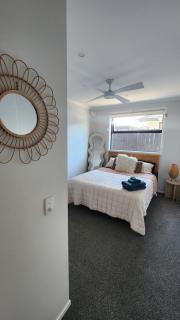 Relaxing coastal home with pool and spa - 4