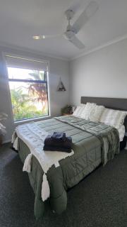 Relaxing coastal home with pool and spa - 8