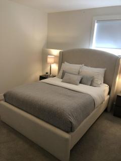 Licensed New & Modern 2 Bedroom Walk Out Suite - 9