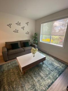 Licensed New & Modern 2 Bedroom Walk Out Suite - 3