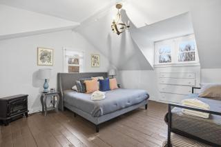 Riverfront Fire Pit Hot Tub Fishing Kayaks Pacman - 5