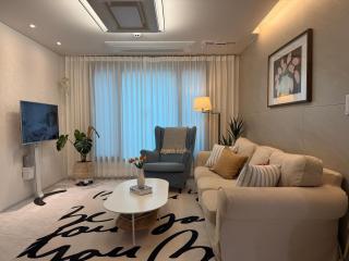 Newly opened - AurYeon - 7min walk from Yeonsinnae station line3, 6, GTX-A, neat&cozy,free parking, Wifi, Netflix - 7