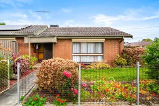 Prime Location 3BR Family Home 3-Min Walk to Shops - 9