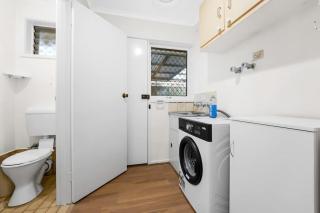 Prime Location 3BR Family Home 3-Min Walk to Shops - 3