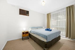 Prime Location 3BR Family Home 3-Min Walk to Shops - 2