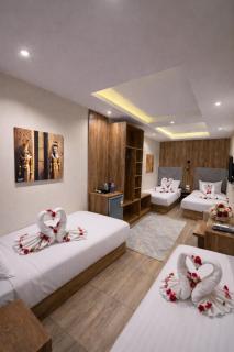 Golden Pyramids Crown - 3