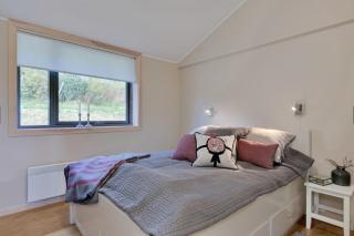 Modern Apartment with 3 Bedrooms and Stunning View - 4