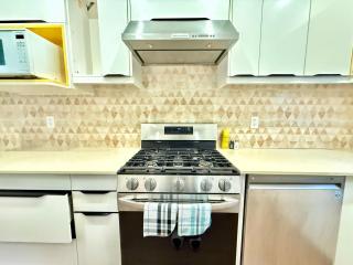 Private Guest Suite, One Parking Space - 5