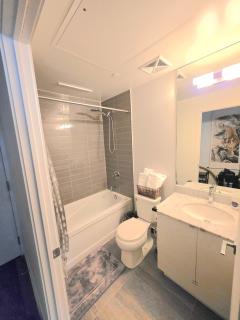 Amazing one bedroom suite with panoramic downtown views - 1