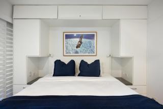 Elegant Modern Coastal Escape Steps from Noosa Main Beach - 7