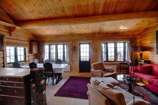 Mountain Escape With Modern Amenities - 6