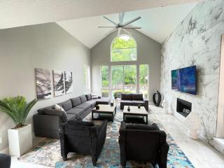 Captivating 6BR 3B Home with Pool & Fire Pit - 6