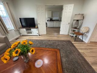 Spacious 2BR Apartment near Toledo, Sylvania & MI - 3