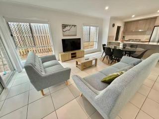 Absolute Familial Paradise- Greenbank - 0