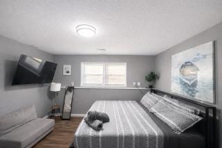 Large Overland Park Getaway 4 KING beds 3 Bath Sleeps 10 - 3