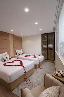 Golden Pyramids Crown - 6