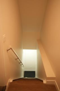 Cozzy Cityscape & Airport Retreat - 7