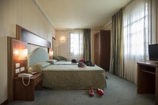 Phi Hotel Astoria - 9