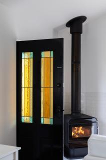 King Bed Studio in the Heart of Richmond - 8