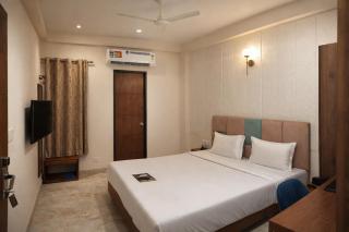 Accuotel Inn Minakshi - 9