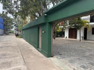 White House Airport Villa - 1