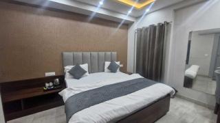 Hotel O Kaladhungi Crossway Road Formerly Trishul - 7