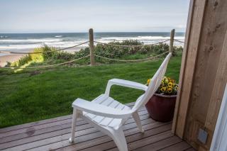 Pelican Shores Inn - 7