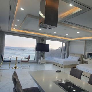 Samcheok white romantic pension - 1