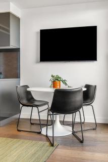 Spectacular Views Southbank Gym, Pool, Balcony - 9