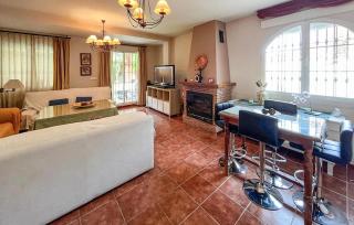 Stunning Home In Otura - 2