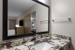 Days Inn by Wyndham Charleston WV - 4